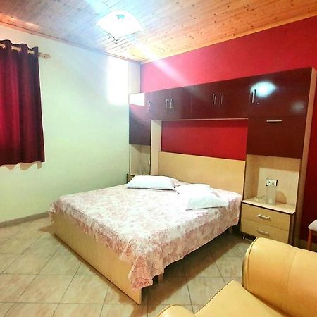 A Cheerful Villa With Free Parking Space Tirana Bagian luar foto