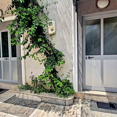 A Cheerful Villa With Free Parking Space Tirana Bagian luar foto