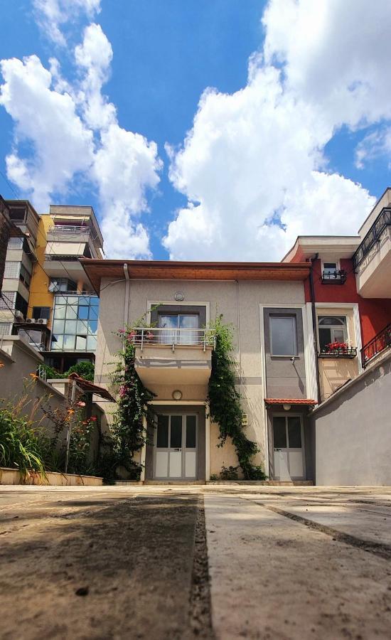 A Cheerful Villa With Free Parking Space Tirana Bagian luar foto