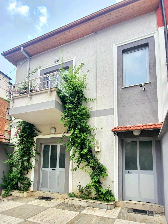 A Cheerful Villa With Free Parking Space Tirana Bagian luar foto