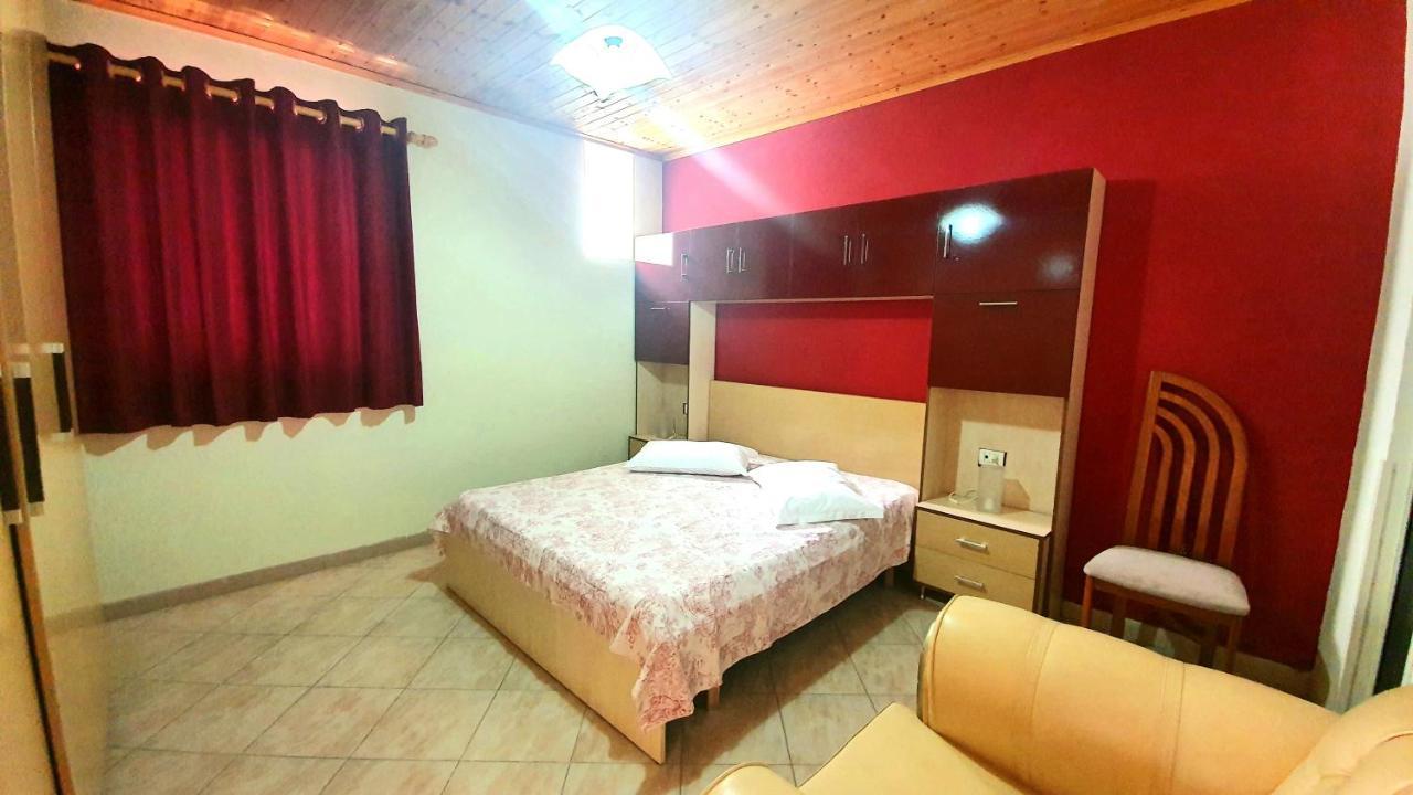 A Cheerful Villa With Free Parking Space Tirana Bagian luar foto