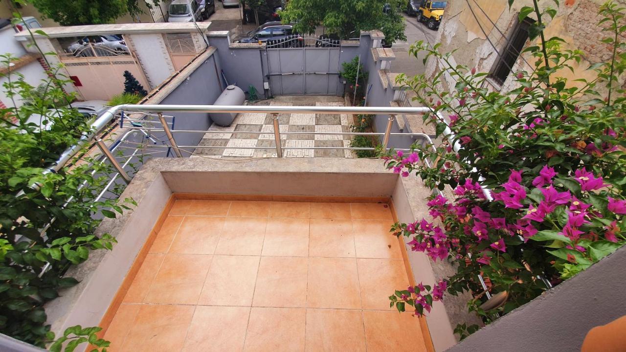 A Cheerful Villa With Free Parking Space Tirana Bagian luar foto