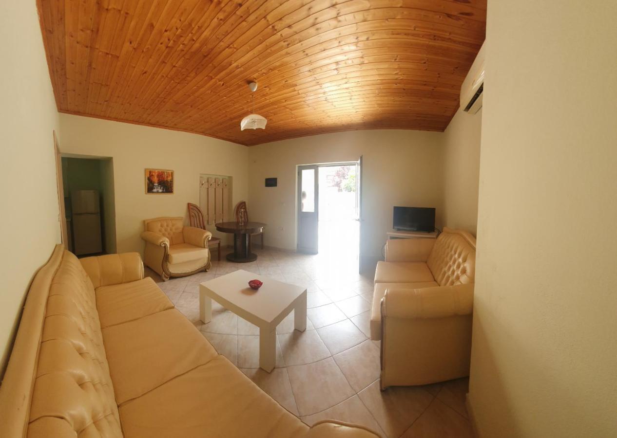 A Cheerful Villa With Free Parking Space Tirana Bagian luar foto